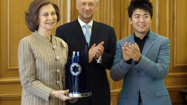 Queen Sofia , Lutz Bethge, and Lang Lang at the Montblanc de la Culture Arts Patronage Award 2011 Queen Sofia , Lutz Bethge, and Lang Lang at the Montblanc de la Culture Arts Patronage Award 2011
