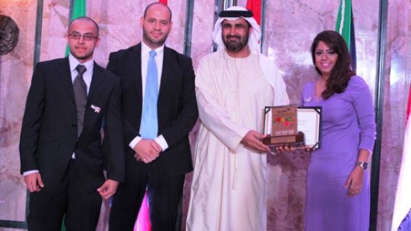 Viva CEO, Salman Al-Badran receiving the award Viva CEO, Salman Al-Badran receiving the award