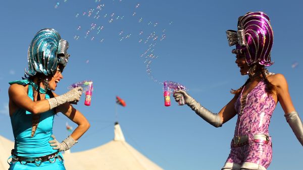 Tea can give rise to an 'effervescent' fizzing experience in the heat of the desert.