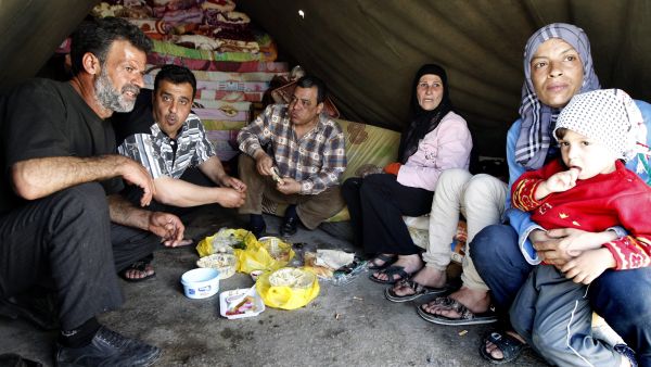 Syrians in Yarmouk have gone without aid for over seven months. [eintifada]