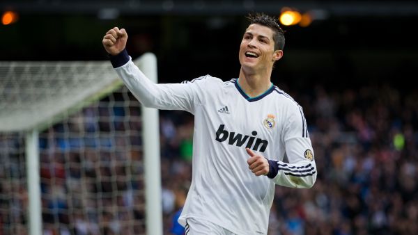 The Qatar Foundation is to sign a shirt sponsorship deal with Real Madrid