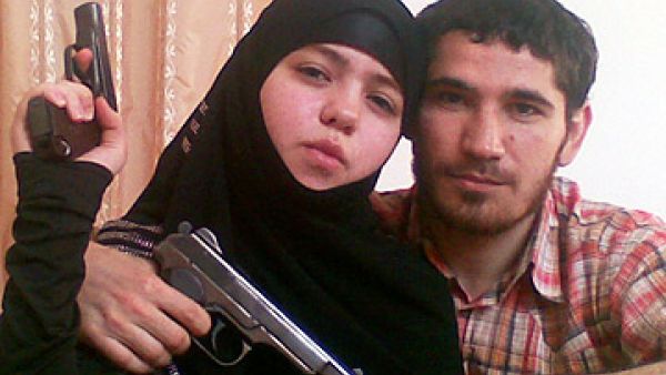 صورة ارشيفية لزوجين انتحاريين