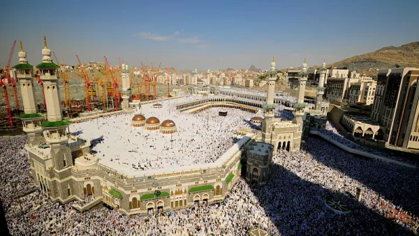 The Grand Mosque, Makkah (Source: Wikimedia/AJE)