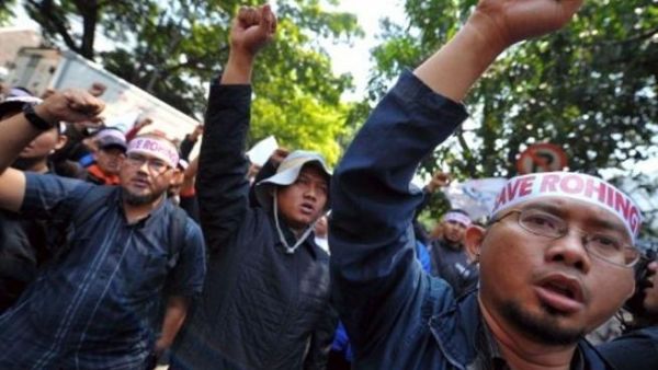 Pro-Rohingya protests continue in neighboring Indonesia