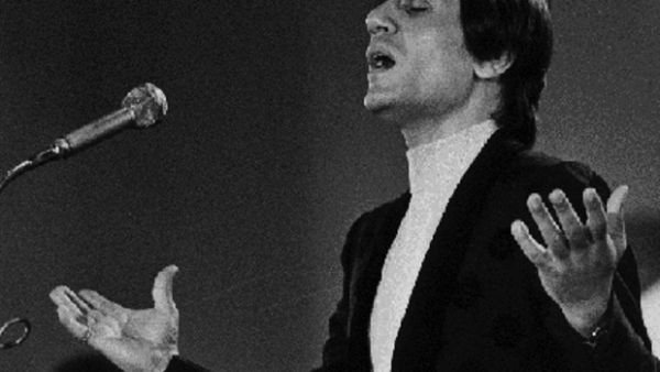Protestations of love were the theme of Abdel Halim's ballads: producing famous collaboration with Mohammed Abdel Wahab- Ahwak in masterpiece song, Ahwak (intense love).