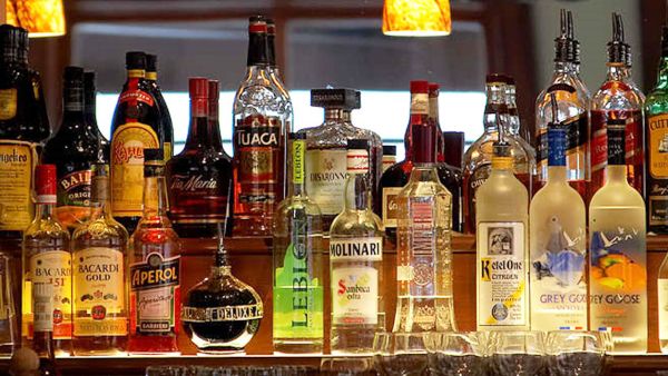 The owners of Les Rois have decided to not serve any alcohol to tourists at the hotel, in order to promote “a new kind of tourism”.