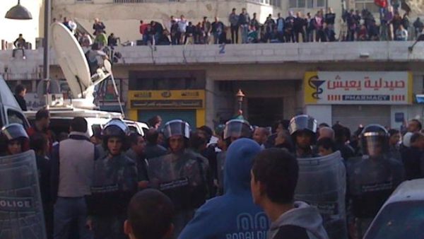 Jordanians flood the downtown of Amman to protest peacefully for the King to listen Jordanians flood the downtown of Amman to protest peacefully for the King to listen