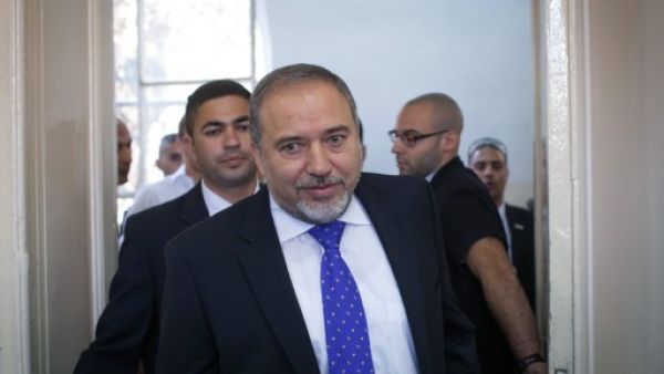 Former Israeli Foreign Minister Avigdor Lieberman arrives in the courtroom to hear the verdict in his trial on November 6, 2013 at the Magistrates Court in Jerusalem. (AFP)
