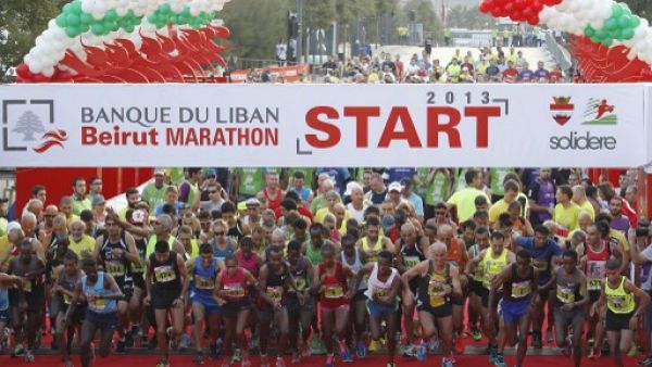 Participants start the 5km run during the 2013 Beirut Marathon on November 10, 2013 (AFP)
