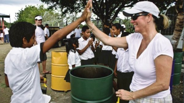 People can help plant 1,800 fruit, shade and flowering trees around the golf course in Costa Rica People can help plant 1,800 fruit, shade and flowering trees around the golf course in Costa Rica