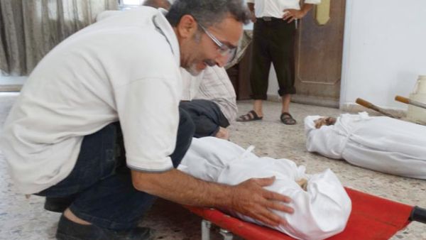 A handout image, released by the Syrian opposition’s Shaam News Network on Friday, shows a relative weeping over the body of one of his family members killed during what Syrian rebels claim to be a toxic gas attack by pro-government forces in East Ghouta last week, during their funeral on the outskirts of Damascus (AFP photo)
