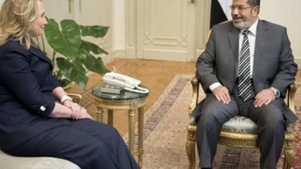 Hillary and Morsi are all smiles and pleasantries. 
