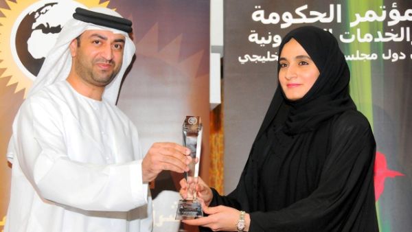 Sumaia Hammad, Director of Communication and Business Development at Dubai eGovernment receiving the award Sumaia Hammad, Director of Communication and Business Development at Dubai eGovernment receiving the award
