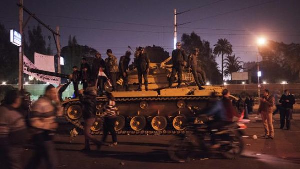 Egyptian Army soldiers outside the presidential palace on December 9, 2012 in Cairo