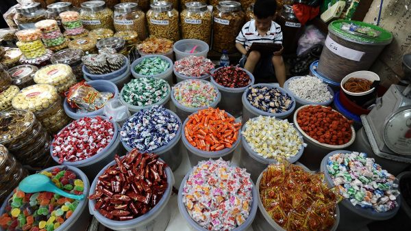 Sellers are preparing cookies, candies, pickles fruit and vegetables for Eid at Atum Market in Surabaya, Indonesia. (Getty)
