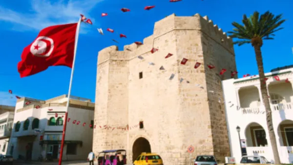 السياحة قطاع أساسي للاقتصاد، وثاني مدر للعملة الصعبة لتونس