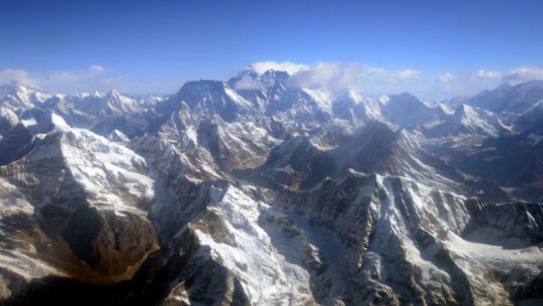 Raha Moharrak becomes the first Saudi woman and youngest Arab to make it to the top of the Everest mountain