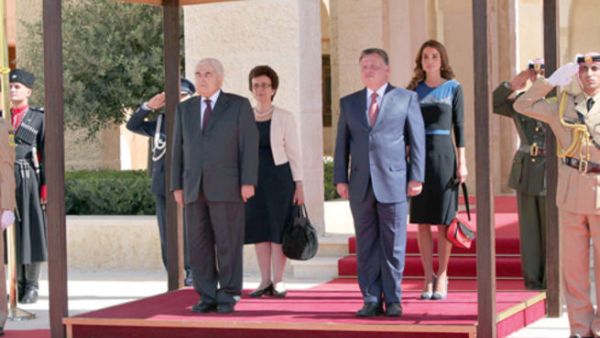 Their Majesties King Abdullah and Queen Rania receive Cypriot President Demetris Christofias and his spouse in an official ceremony upon their arrival in Amman on Wednesday (Photo by Yousef Allan).