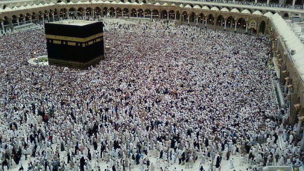 The Ministry of Haj has warned local Haj companies against running exaggerated advertising campaigns and to refrain from using language that seemingly promotes special or VIP services.
The Ministry of Haj has warned local Haj companies against running exaggerated advertising campaigns and to refrain from using language that seemingly promotes special or VIP services.