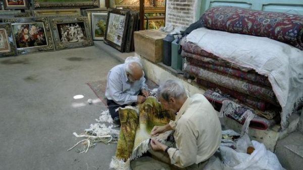 Poverty has shot up in Iran, where a currency crisis brought on by Western sanctions is adding to people's woes. Poverty has shot up in Iran, where a currency crisis brought on by Western sanctions is adding to people's woes.