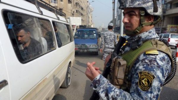 Iraqi interior ministry security forces man a checkpoint in central Baghdad on November 27, 2013 (AFP)