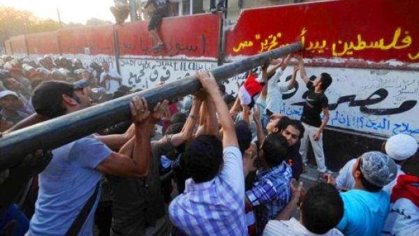 The recent people-led storming of Israeli embassy in Egypt may have been inspired by Iran's American ousting 1979, surmise commentators.