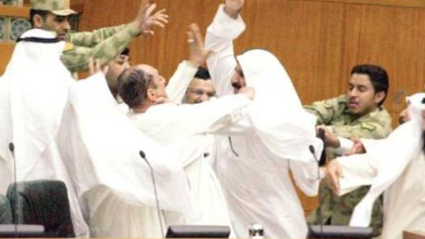ترفض الكويت اعطاء الحقوق المدنية والانسانية لشريحة واسعة من الشعب 