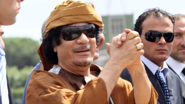 القذافي ظهر بمدرسة بالعاصمة 