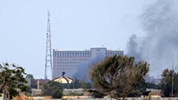 المعارضة: القذافي في طرابلس 