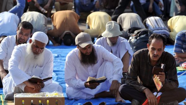 Egyptian supporters of deposed president Mohamed Morsi read the Koran, Islam's holy book, and pray (AFP/FAYEZ NURELDINE)