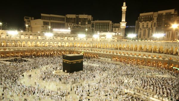 Pilgrims circumambulate the Kaaba at Masjidil Haram in Mecca (Shutterstock/AHMAD FAIZAL YAHYA)