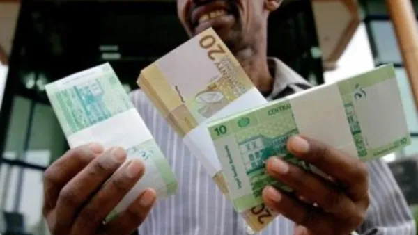 يعاني السودان من ارتفاع الاسعار وضعف قيمة العملة المحلية منذ انفصال الجنوب عنه في يوليو 2011 اخذا معه 75% من انتاج النفط، وكان انتاج النفط في السودان قبل استقلال جنوب السودان 470 الف برميل يوميا