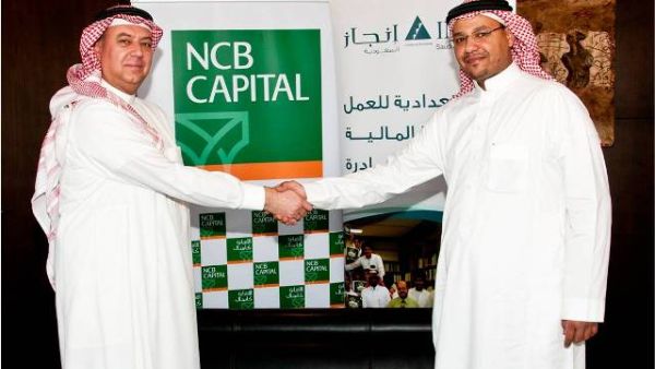 Jawdat Al Halabi, CEO of NCB Capital and Nael Samir Fayez, CEO of Injaz-Saudi Arabia after signing the agreement
