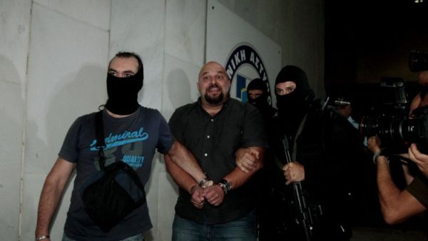 تساؤلات سياسية في اليونان بعد حملة اعتقالات النازيين الجدد