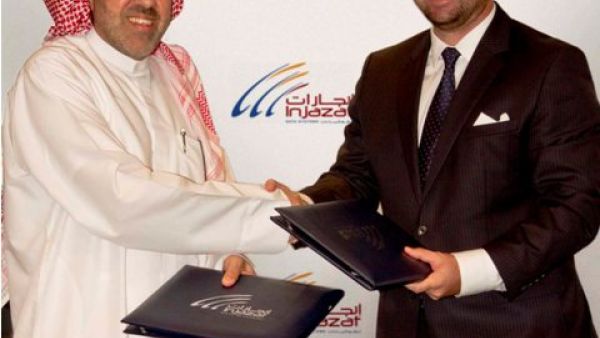 Ibrahim Mohamed Lari, Managing Director of Injazat and Matthew Cochran, President of Cellcrypt shaking hands after the signing Ibrahim Mohamed Lari, Managing Director of Injazat and Matthew Cochran, President of Cellcrypt shaking hands after the signing