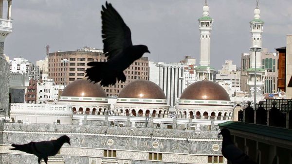 Prayer time in Saudi Arabia means that all commercial activity comes to a halt 5 times a day.  Many have questioned whether this
'break' system should be tweaked or overhauled, not to abandon prayer but still to support it without shutting down shop.