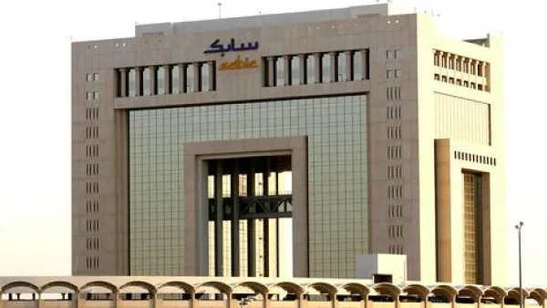 ارتفعت أرباح “سابك” بنسبة 1.82% إلى 25.23 مليار ريال في 2013، بالمقارنة مع ارباح بقيمة 24.78 مليار ريال حققتها الشركة في 2012، لترتفع ربحية السهم إلى 8.41 ريال في 2013 من 8.26 في 2012