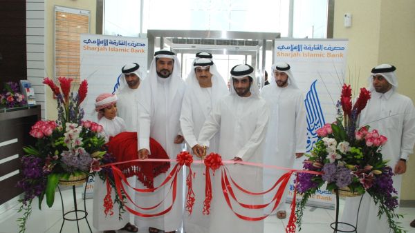 Sheikh Khalid bin Abdullah bin Sultan Al Qassimi inaugurating the new branch of the Sharjah Islamic Bank in Al Hamriya Free Zone in Sharjah