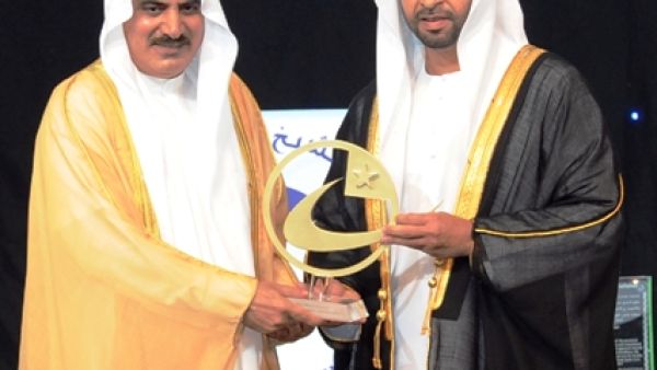 Sheikh Hamdan bin Zayed presents the award to Ali Al Jarwan, ADMA-OPCO CEO Sheikh Hamdan bin Zayed presents the award to Ali Al Jarwan, ADMA-OPCO CEO