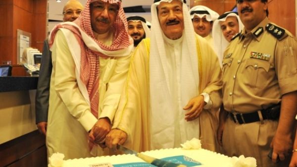 Sheikh Mohammed Al-Sabbah, Chairman of KIB and Abdulhameed Al Hajji, Governor of Farwaniya cutting the cake Sheikh Mohammed Al-Sabbah, Chairman of KIB and Abdulhameed Al Hajji, Governor of Farwaniya cutting the cake