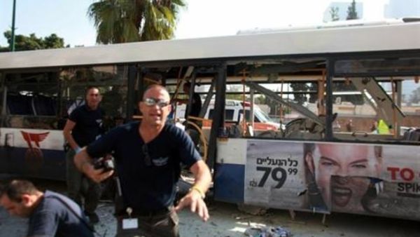 Israeli police gather after a blast ripped through a bus near the defence ministry in Tel Aviv on November 21, 2012. AFP PHOTO / DANIEL BAR-ON
