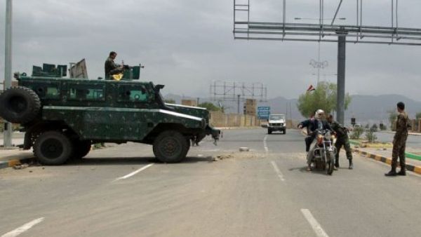 Yemeni soldiers search a motorbike at a checkpoint on a street leading to the US embassy in Sanaa on August 4, 2013 (AFP/File)