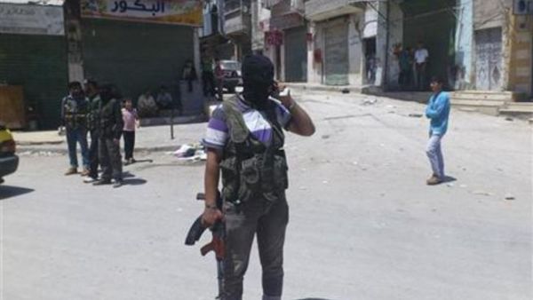 ارشيف/مقاتل من الجيش الحر في حلب