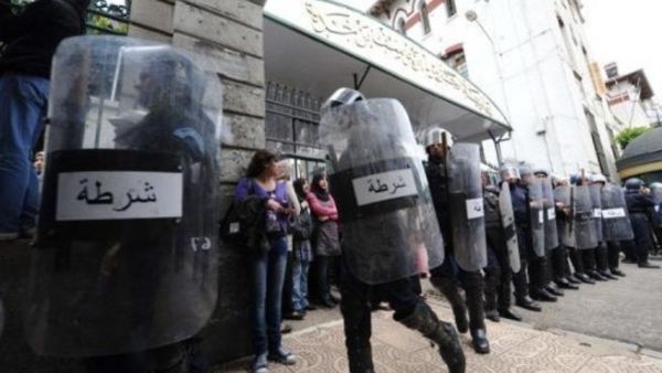 عناصر من شرطة مكافحة الشغب الجزائري
