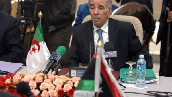 وزير الداخلية الجزائري دحو ولد قابلية 