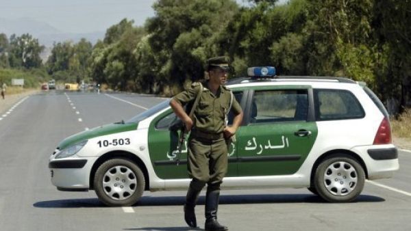 حاجز للدرك الجزائري ف