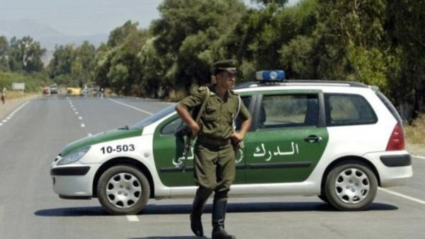 حاجز للدرك الجزائري
