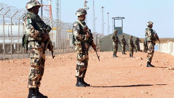 الجيش : الإرهابيين قضي عليهما إثر انفجار حزام ناسف