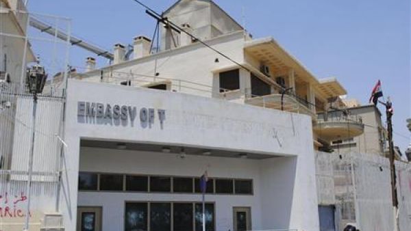 مبنى السفارة الأمريكية في دمشق بعد الاعتداء عليه يوم الاثنين