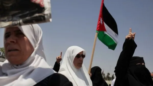 مشاركات في تظاهرة تطالب الحكومة الاردنية بالاصلاحات في عمان
